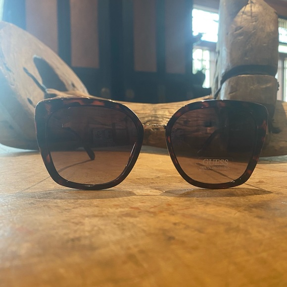 NWT Guess Square Tortoise Shell Sunglasses - Picture 2 of 4